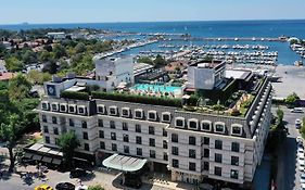 Wyndham Grand Istanbul Kalamış Marina Hotel